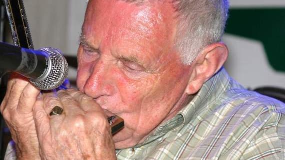 Tributes paid to folk musician and family man
