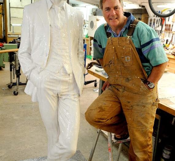 New sculpture by Bondleigh artist to honour rock legend David Bowie