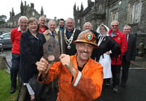 Man Engine memento presented to Tavistock for its part in puppet procession
