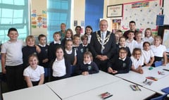 Boasley Cross Primary School meet the mayor of West Devon
