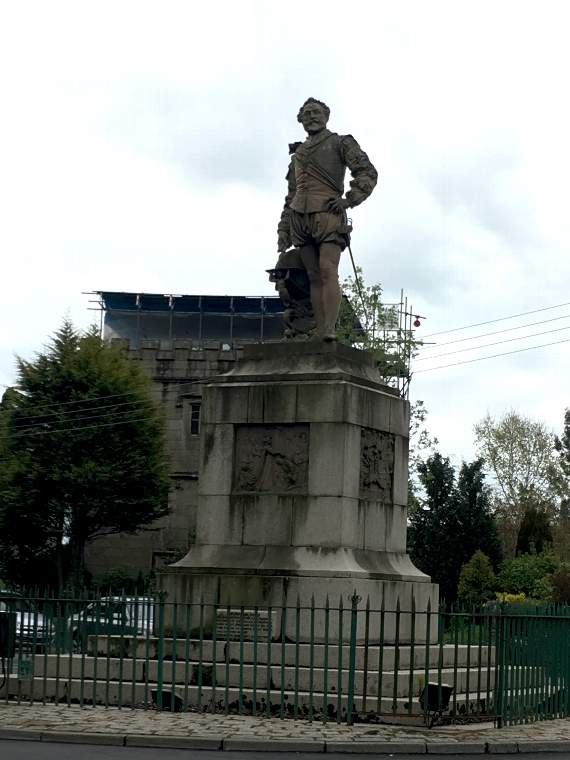 Sir Francis Drake inspires new biography and graphic novel