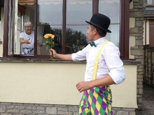 Okehampton entertainer to brighten up the lives of elderly people in the community