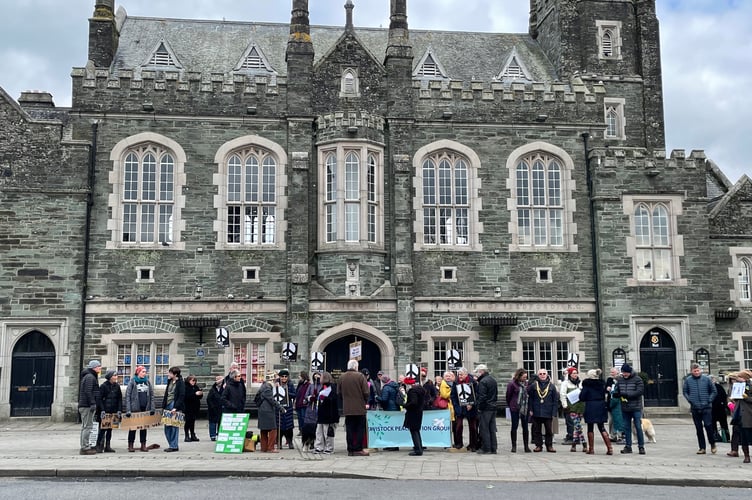 Tavistock residents hold vigil for Ukraine
