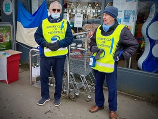 Yelverton shoppers give generously to Ukrainian appeal