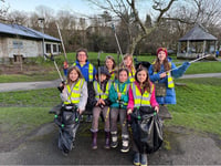 Brownies pick litter in the park
