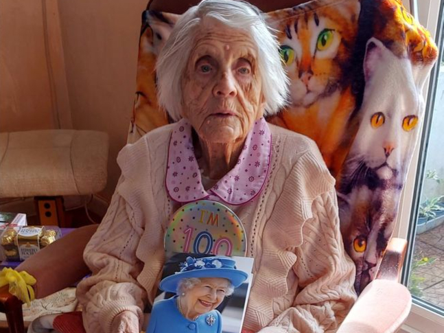 Queenie Collings with her card from the Queen on her 100th birthday