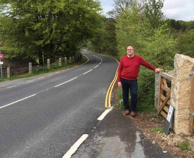 Double yellow lines at Two Bridges in bid curb poor parking