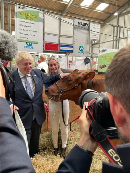 Abi Marshall with her champion cow and Prime Minister Boris Johnson