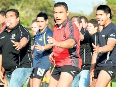NZ and Aussie players at Tavi Rugby Club haka