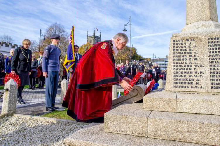 Tavistock Mayor Paul Ward lays a wreath during Remembrance Day in Tavistock this morning