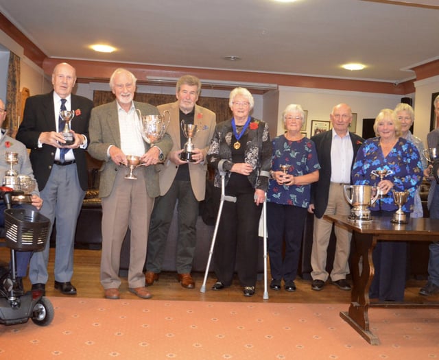 Tavi bowlers celebrate season’s end