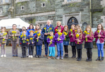 Children’s garlands judged by mayor