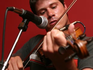 Folk singer Seth Lakeman surprise street session in Tavistock