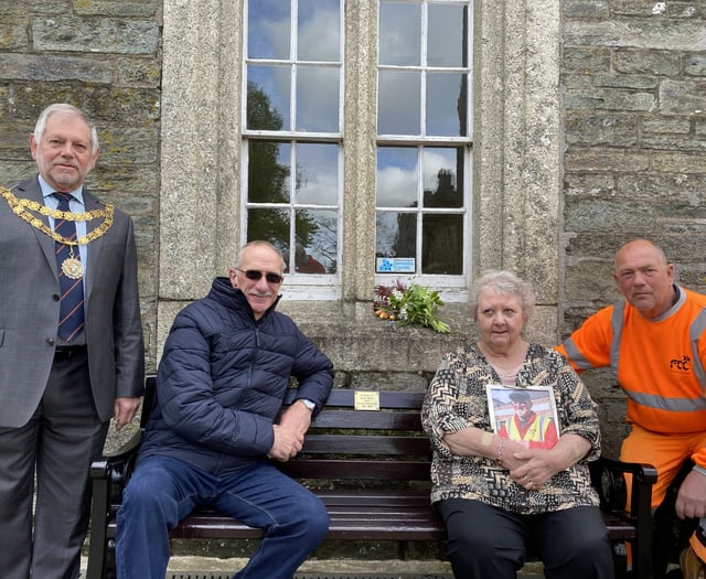 Widow unveils bench in tribute to her husband