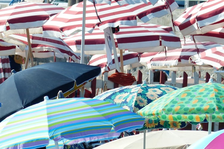 A yellow heat warning has been issued of high temperatures this weekend