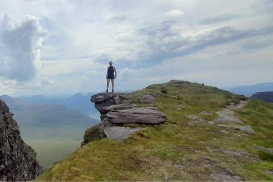 Tavi hikers escape death by violent storm.