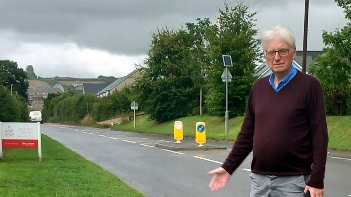 Der Fußweg an der Crediton Road wird nach einer erfolgreichen Kampagne der ...