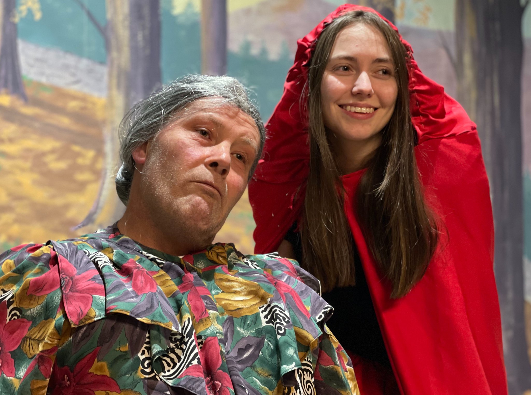 Hilarious pantomime combines pigs and wolves