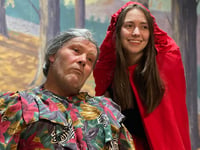 Hilarious pantomime combines pigs and wolves
