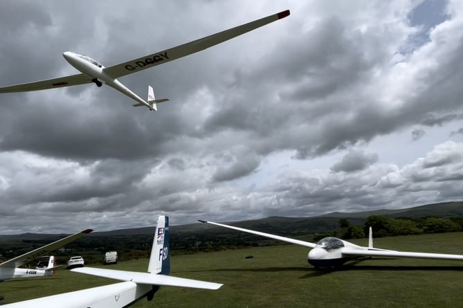  Dartmoor Gliding Society, Brentor