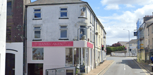 'Homes Under the Hammer' presenter brings former cake shop to auction
