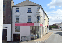 "Prominent" former cake shop goes to auction with 'Homes Under  the Hammer' presenter