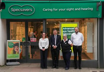 Specsavers pushes for minor eye conditions services to be set up