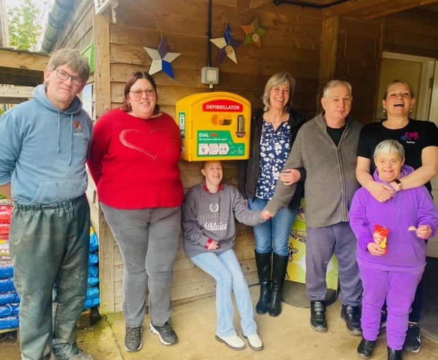 Life-saving defibrillator installed at Hatherleigh's Made-Well
