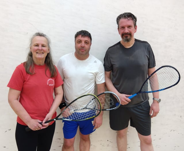 Trio win squash contest