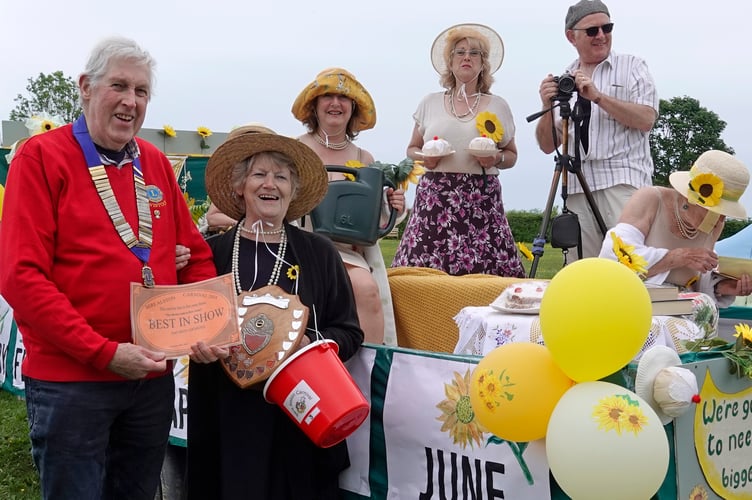 Graeme Ugle, chair of Tavistock Lions, presents Best in Show to the Bere Alston WI's Calendar Girls float