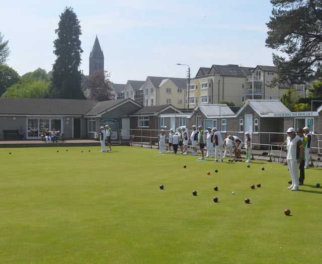Tavistock Bowls Club earn Evening League ecstasy 