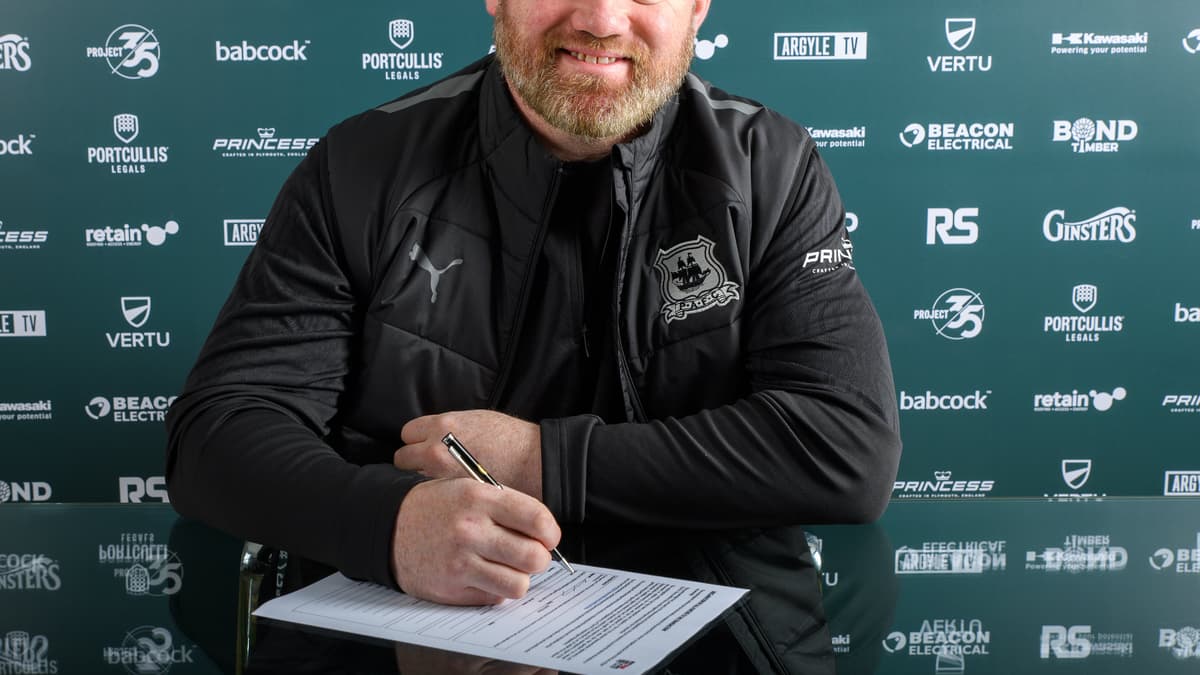 Rooney wird als Kandidat für die Rückkehr ins Management der Blackburn ...