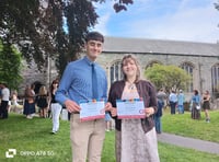 College students' joyous graduation
