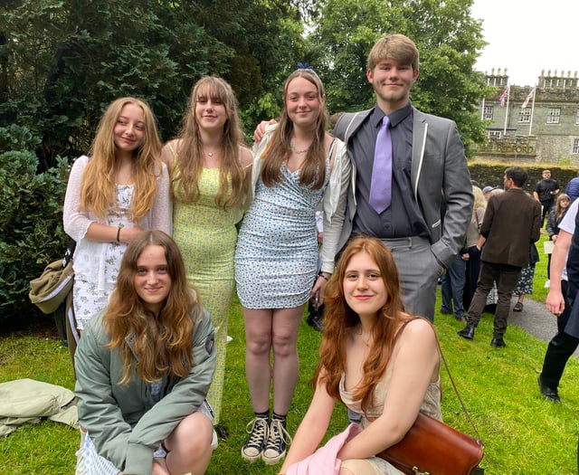 Students celebrate graduation ceremony 