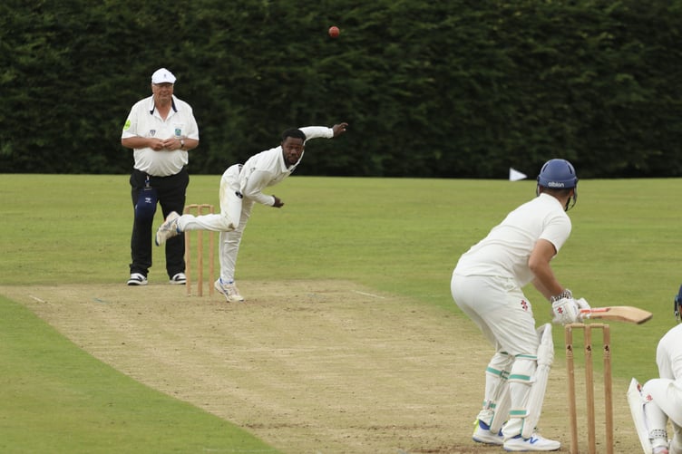 Eyes on the ball between Bridestowe and Kilmington