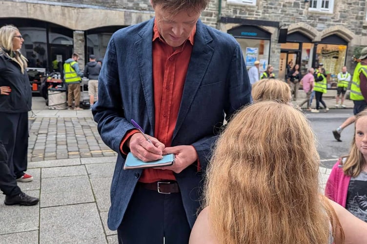 Kris Marshall signing autographs for young fans while filming Beyond Paradise in Tavistock