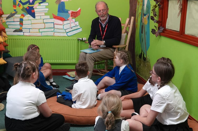 Ian Whybrow reads to excited children in the Atlantic Rainforest Library