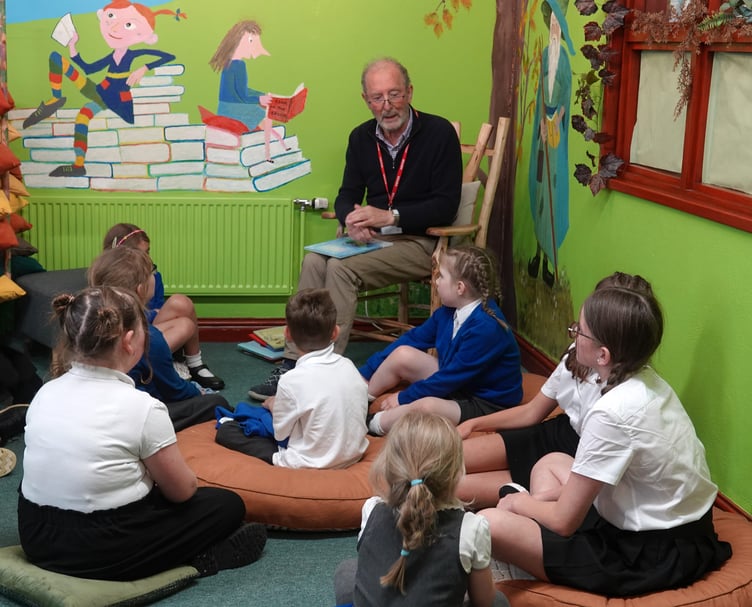 Ian Whybrow reads to excited children in the Atlantic Rainforest Library