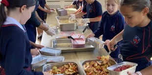 Tavistock pupils make apple crumbles to give away