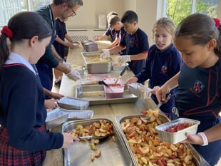 Tavistock pupils make apple crumbles to give away