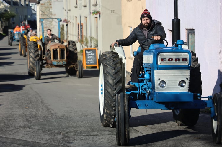 A convoy of noisy tractors attracted admiring crowds as they pass through Horrabridge last Sunday.