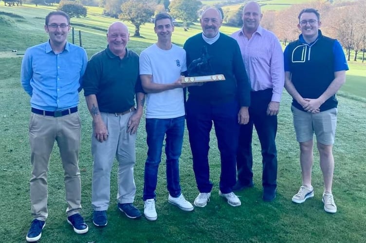 Last Man Standing winners and organisers at Okehampton GC