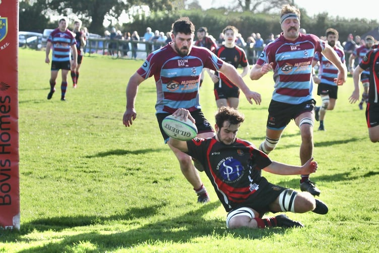 Calum Baker touches down between the posts