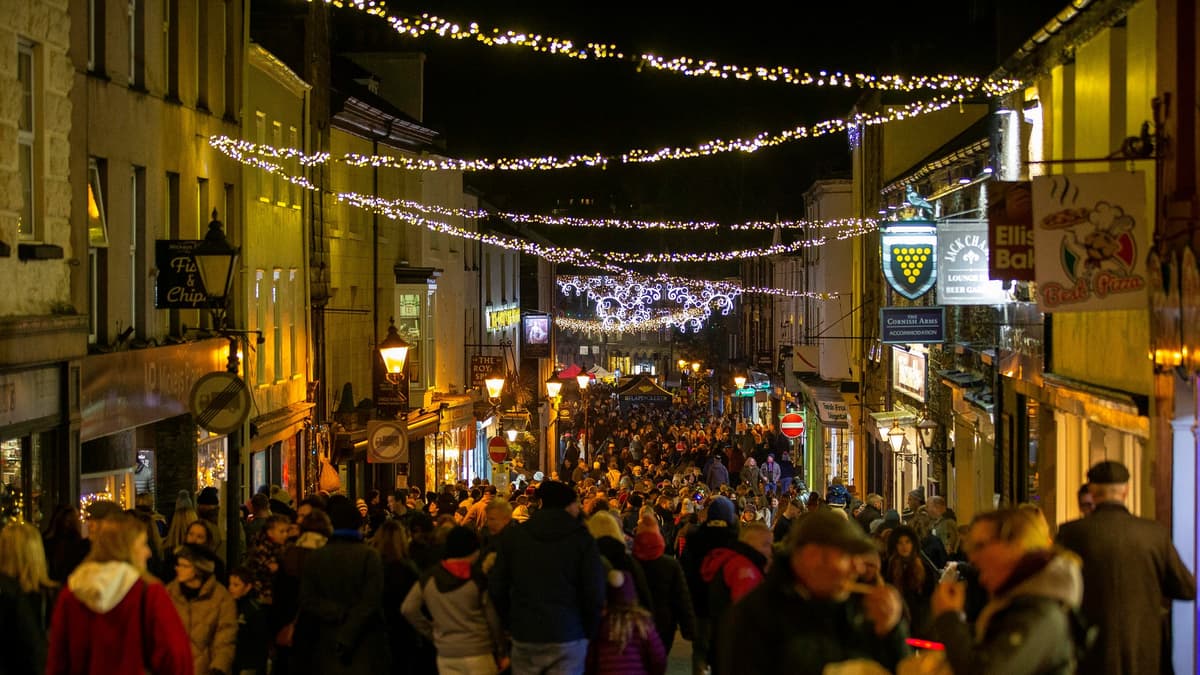 Late night christmas shopping singapore