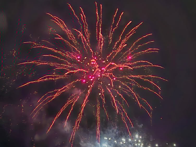 More than 1,000 people turned out to watch the fireworks organised by Okehampton Primary PTFA (Parents Teachers and Friends Association)