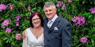 Nurse overcomes loss of legs to marry