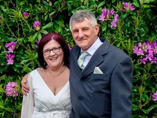 Nurse overcomes loss of legs to marry