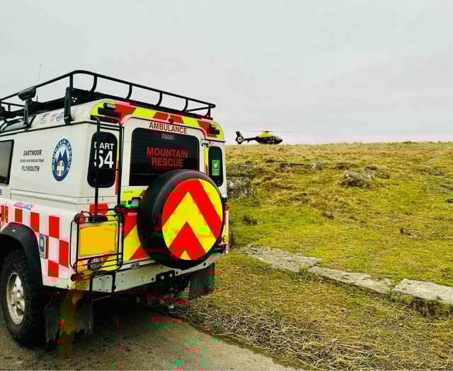 Volunteer rescuers search for lost walker in fog
