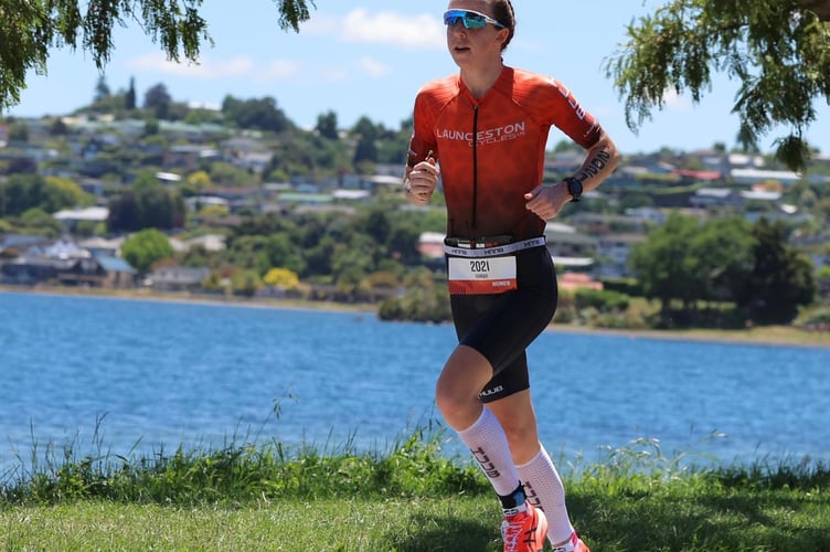 Hannah Smith achieved the seventh fastest half marathon in her age group at the very hot Ironman World Championships.