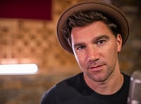 American country singer due to perform in Okehampton
